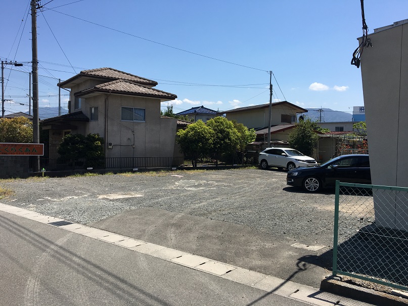 南教室駐車場