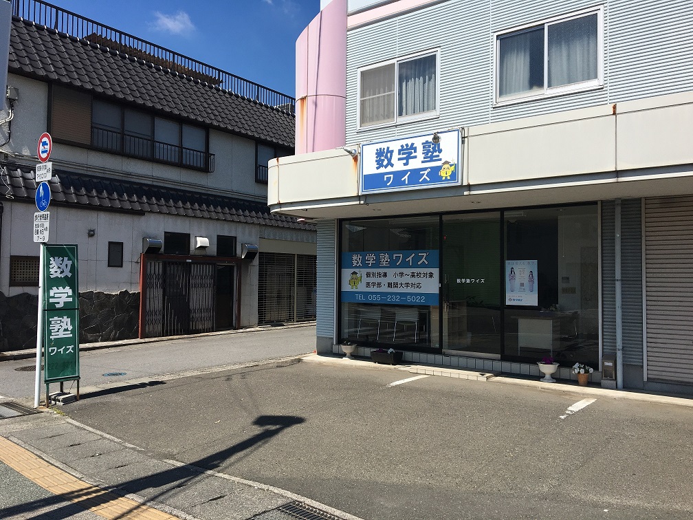 西教室外観